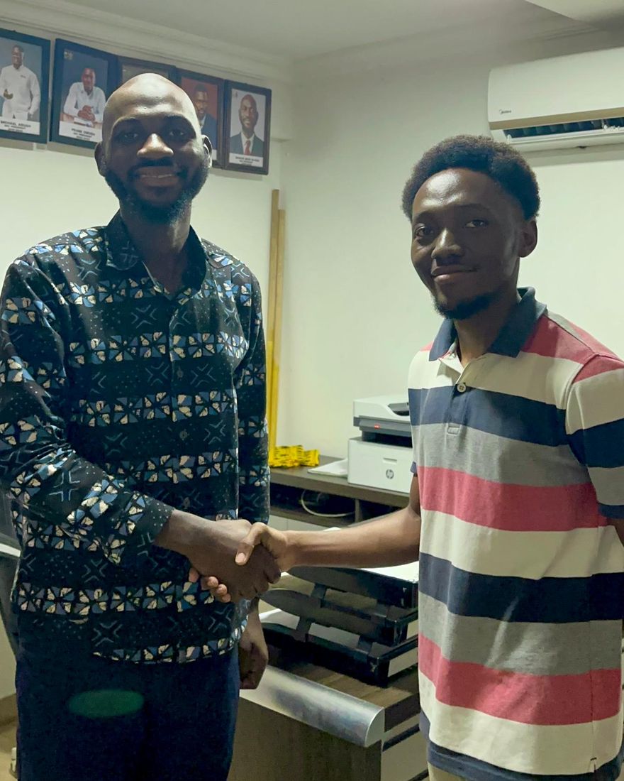 Yahaya Ziad, founder of UniDash, shaking hands with Shakir, SRC President of KNUST